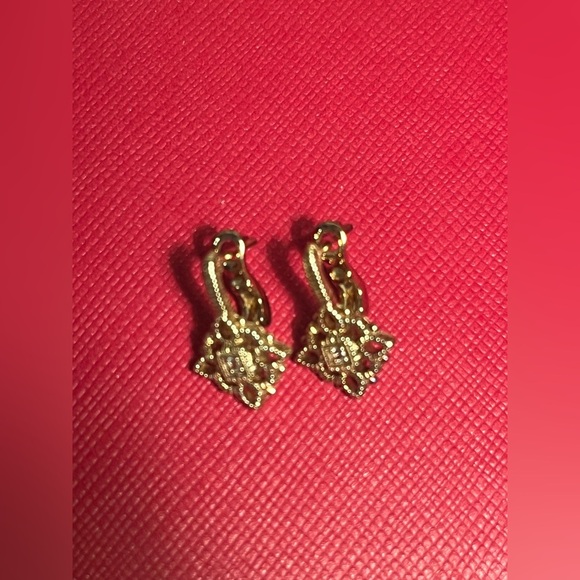 Jewelry - Elegant Gold-Toned Earrings 💛💛